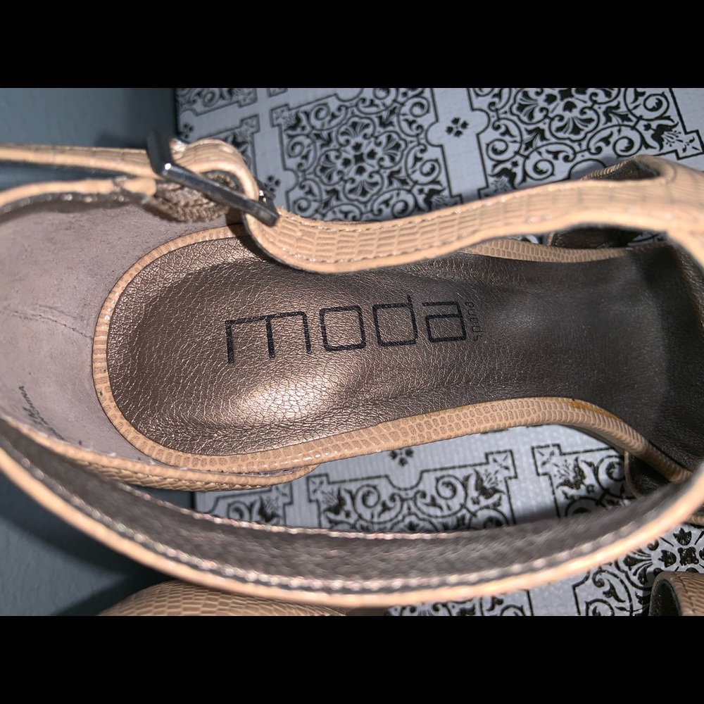 Moda Strappy Heels - Picture 3 of 3